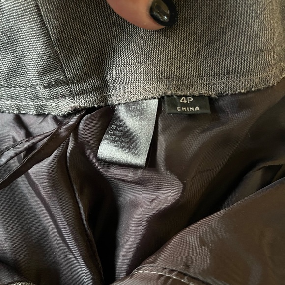 Banana Republic Business Pants Suit. Blazer Size 0, Pant Size 4. Mint condition. - Picture 4 of 8